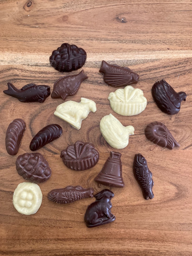 Assortiment de fritures de Pâque : chocolat noir, chocolat lait et chocolat blanc caviar de vanille - Pur origine Madagascar